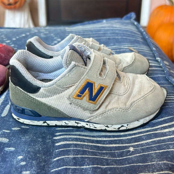 2 pair of New balance sneakers - Picture 5 of 10